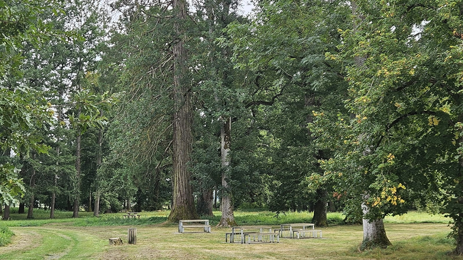 Aires de pique-nique Parc de Vendenesse