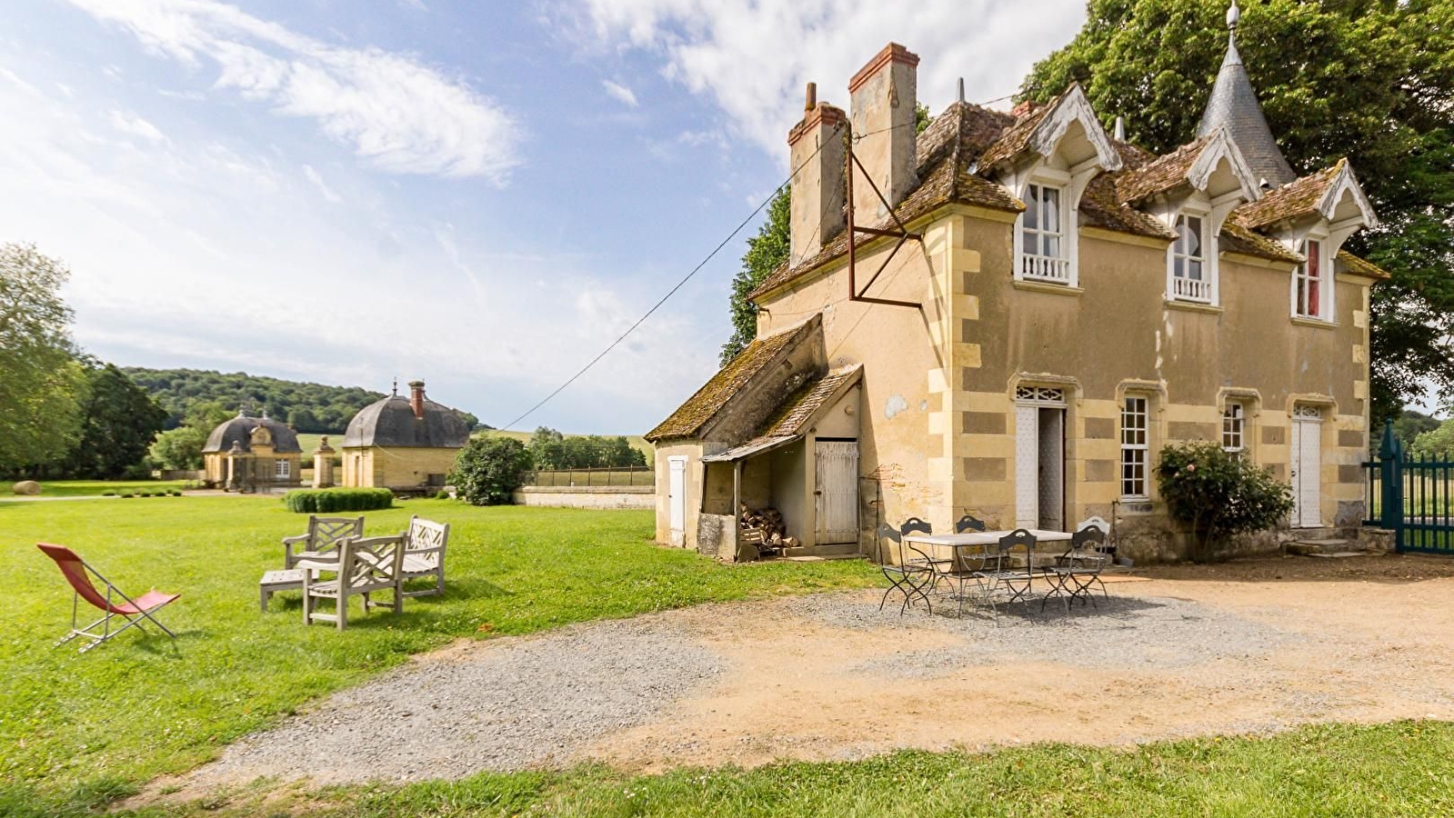 Le pavillon du château de Prye