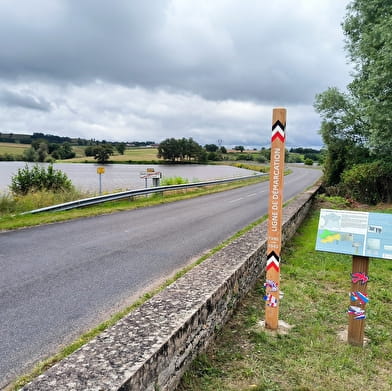 Ligne de démarcation - ancien poste de contrôle allemand - Poteau-pupitre