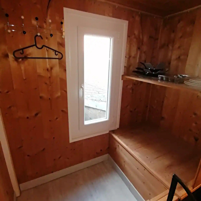 Chambre indépendante avec cuisine et salle de bain 