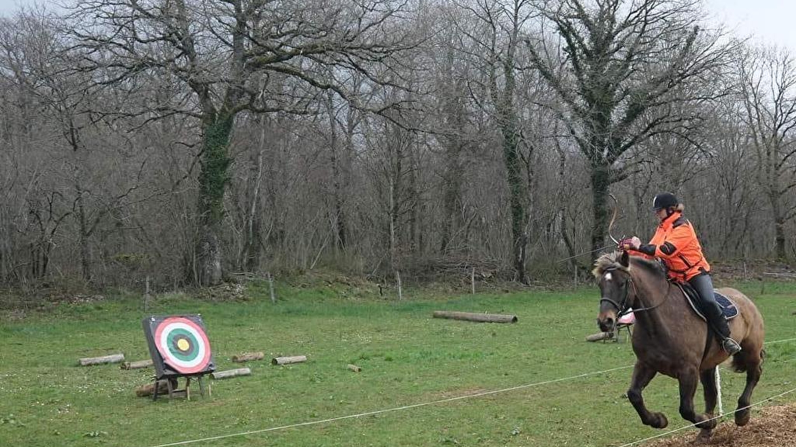 Séance de tir à l'arc à cheval