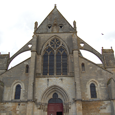  Église Saint-Pierre de Varzy