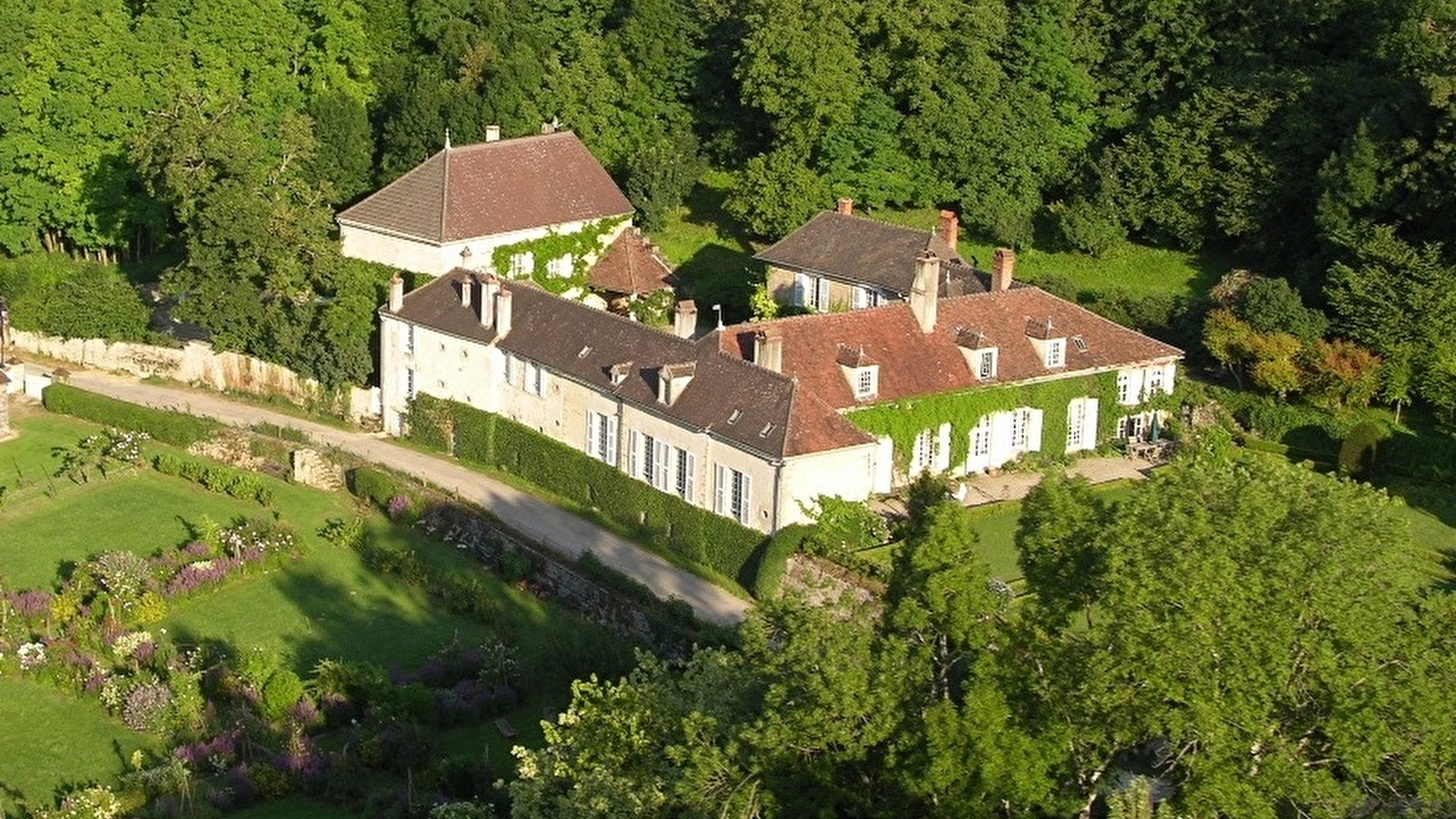 Gites et jardins du Manoir de Val en Sel 