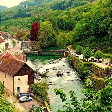 Visite guidée de Lods, plus beaux villages de France