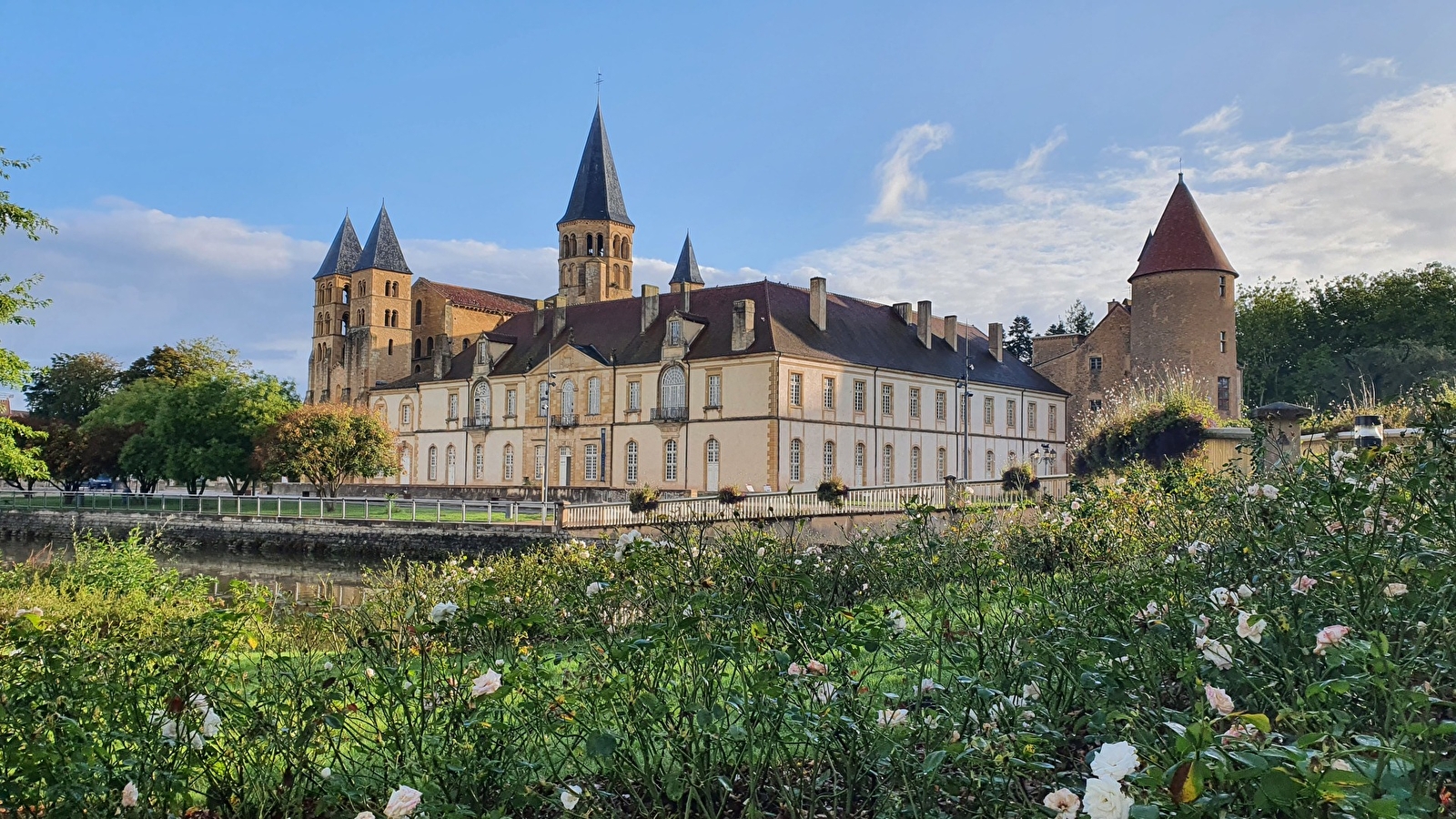 Cloître de la Basilique - Ancien prieuré Notre-Dame