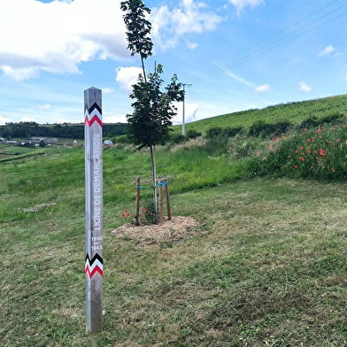 Ligne de démarcation - ancien poste de contrôle allemand - poteau