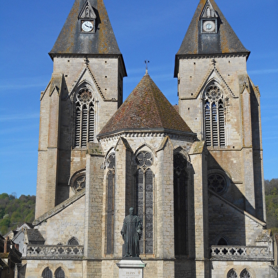  Église Saint-Pierre de Varzy