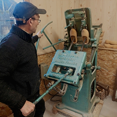 Meubles Objets Bois Gaillot - Rucher du Père Gaillot - Saboterie - Musée des Outils d'Hier 