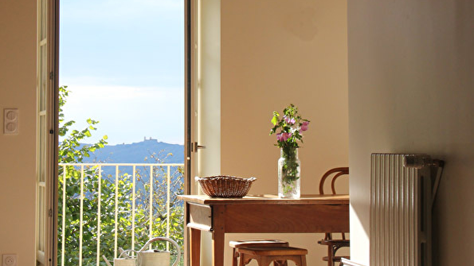 La Petite Montjoie - gîte de charme face à Vézelay