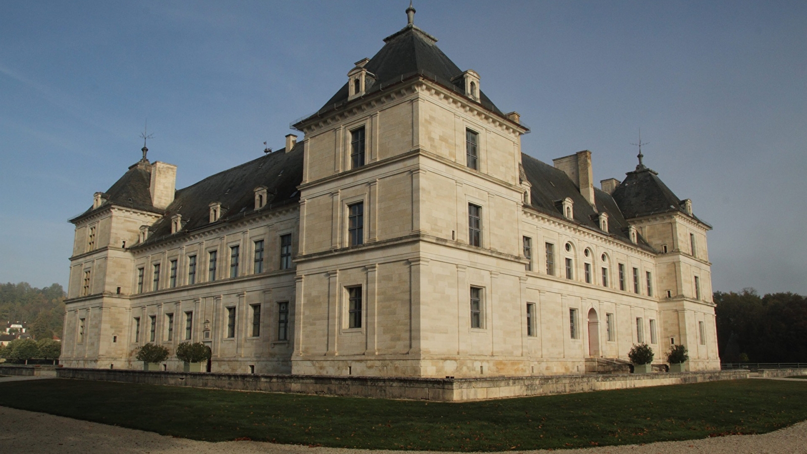 Ancy-le-Franc et son château