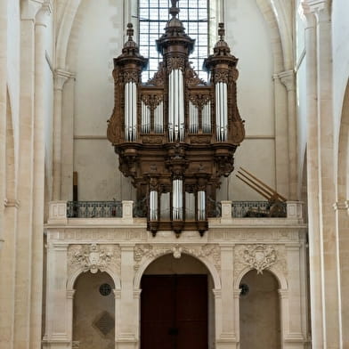 Accueil-boutique et visites de l'Abbaye de Pontigny - SAS La Terre