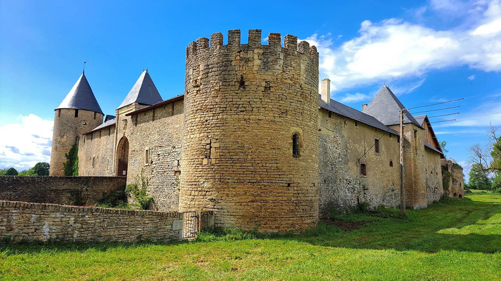 Visite du  Château Médiéval de Villars   