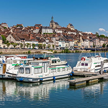 Picnic Fluvial avec Locaboat - JOIGNY