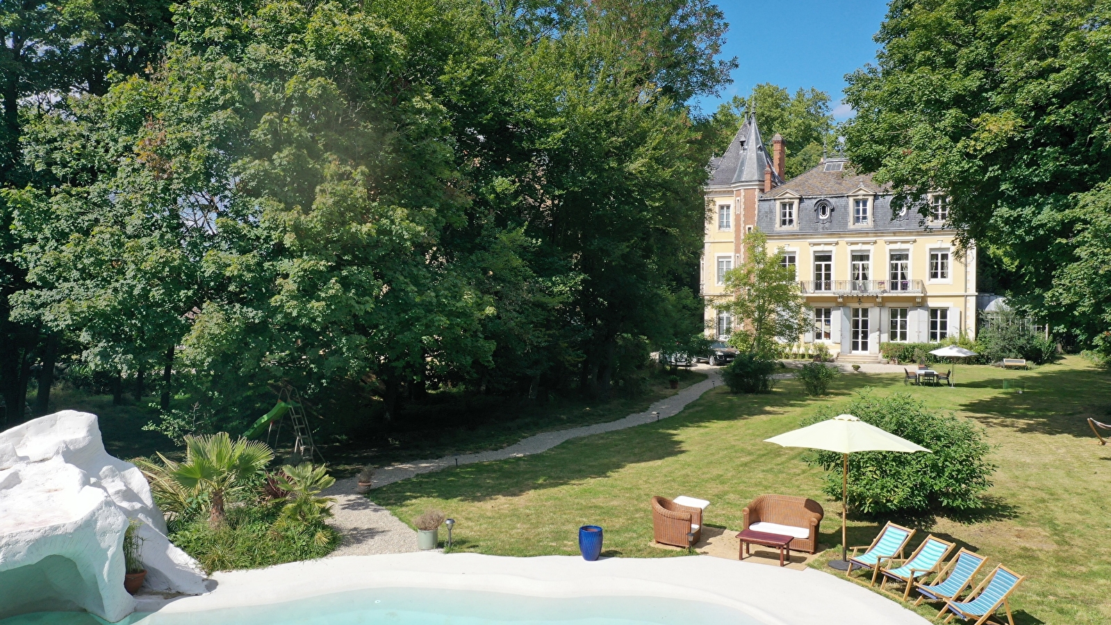 Château de Corcelle - chambres et table d'hôtes