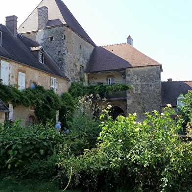 A la découverte de Cuy - Visite guidée des jardins de la Maison forte