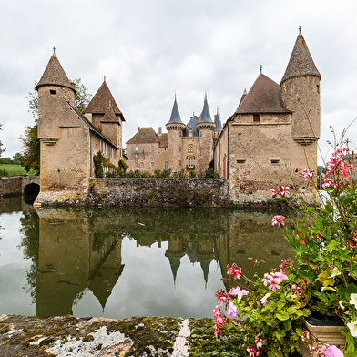 Visite guidée des extérieurs du Château de La Clayette et exposition - Spéciale Téléthon