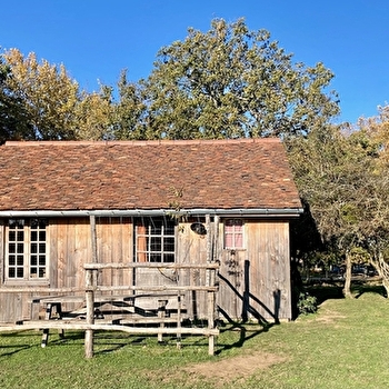 Ferme du château de Saint-Fargeau en Bourgogne (Officiel)