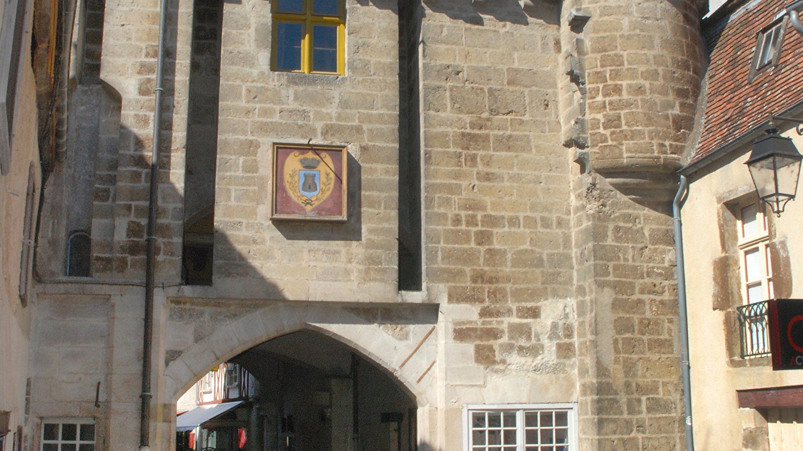 Visite guidée de Semur-en-Auxois avec Dame Sandrine 