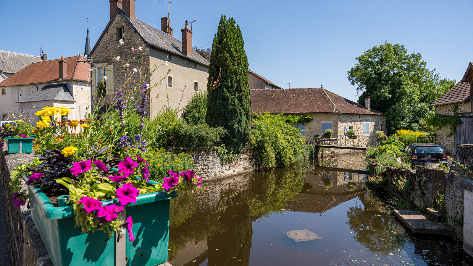 MOULINS-ENGILBERT