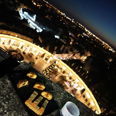 Vin chaud et pain d'épices en haut de la Tour Philippe Le Bon