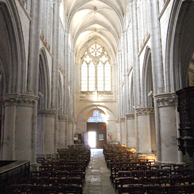  Église Saint-Pierre de Varzy