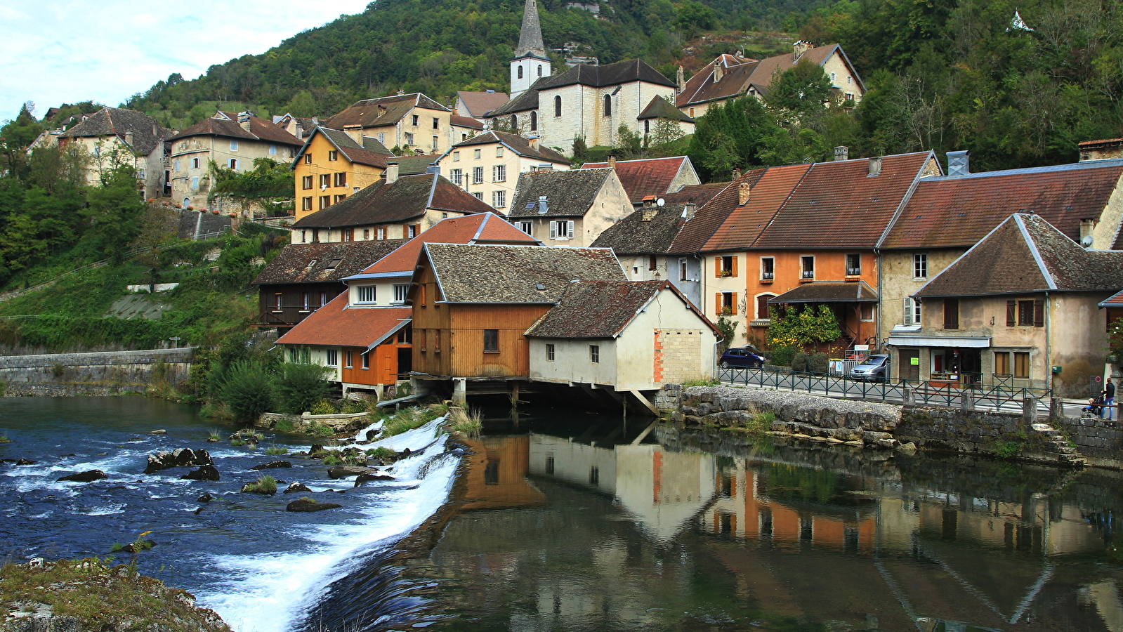 Nocturne estivale à la découverte de Lods, plus beaux Villages de France