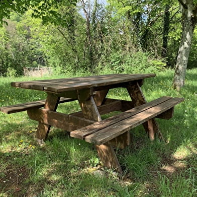 Aire de pique-nique chemin du Port à Bombois