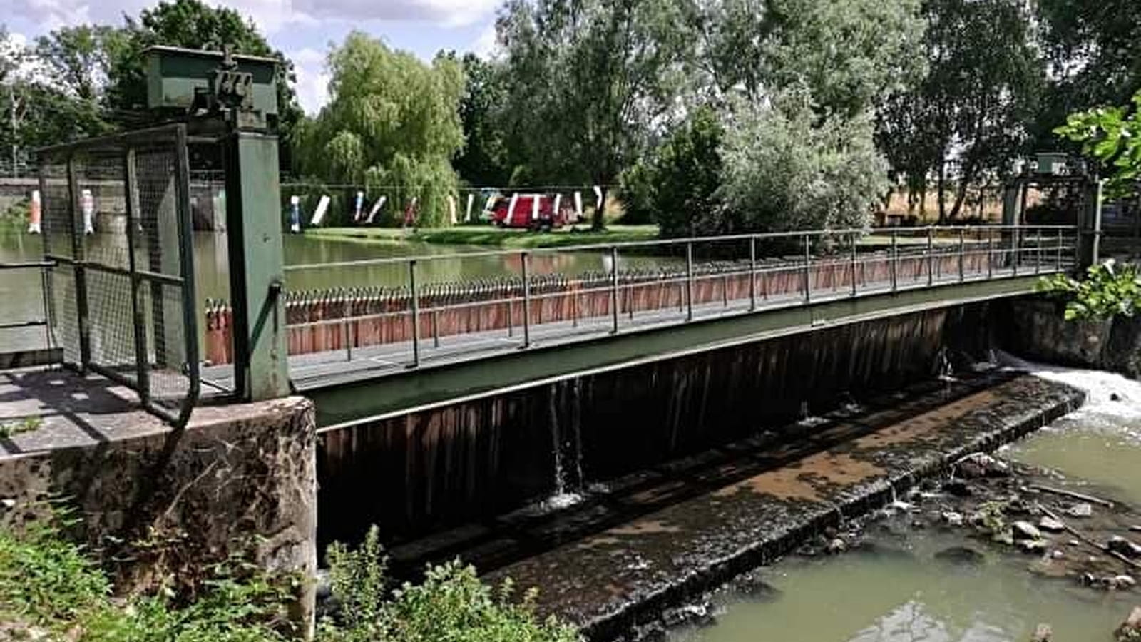 Découverte du barrage à aiguilles, site de Fleury entre canal du nivernais et rivière Aron