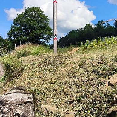 Ligne de démarcation - ancien poste de contrôle allemand - poteau