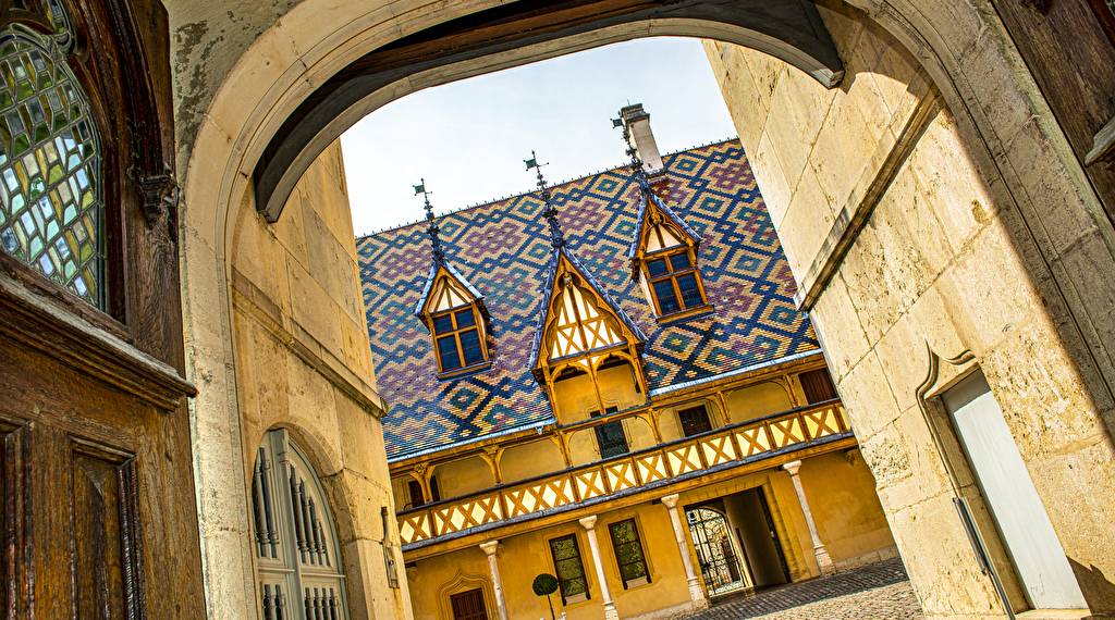 Hôtel-Dieu - Hospices de Beaune Programmation 2024 - CHARITÉ Itinéraire hospitalier "De l