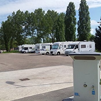 DEBUTANT ] COMMENT BIEN SE STATIONNER EN CAMPING CAR - RESTONS SIMPLE 