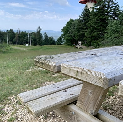 Aire de pique-nique au sommet de Planachat