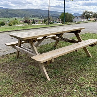 Aire de pique-nique de la mairie de Matafelon Granges