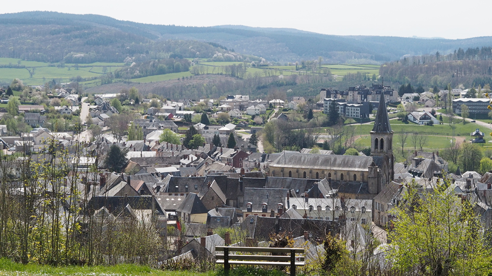 Grand tour de Château-Chinon