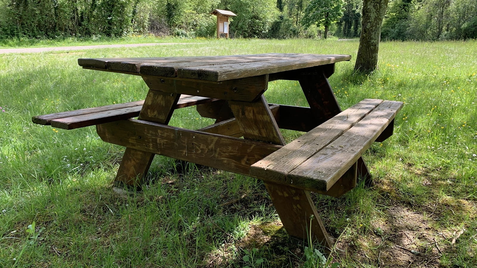 Aire de pique-nique chemin du Port à Bombois