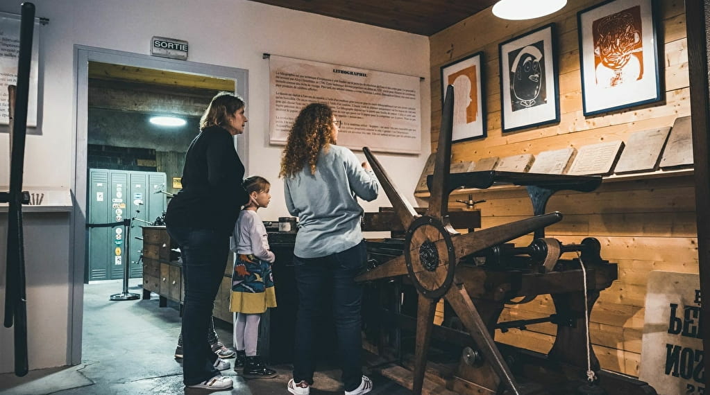 En famille au musée : Tampons et pattes de mouche