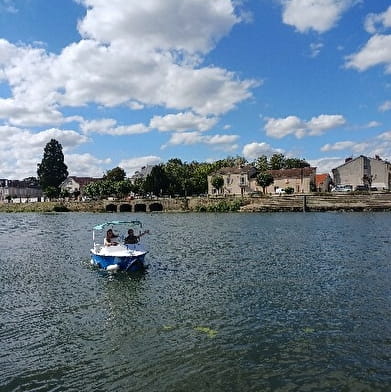 Location de bateaux éléctriques sans permis et pédalos- BJ Boat 