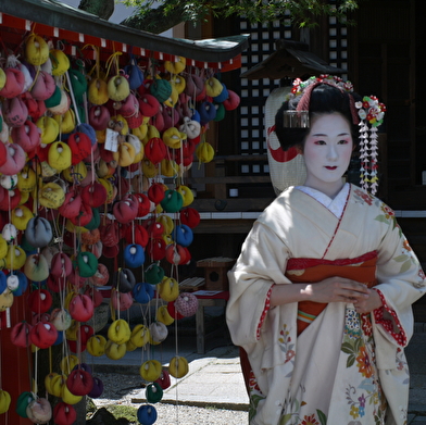 Festival Hana Matsuri : Demonstration de port de kimono KITSUKE